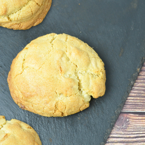 6 White Chocolate Cookies